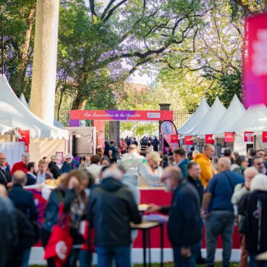 Organisées chaque année depuis 2021, Les Rencontres de la Gauche sont devenues un rendez-vous incontournable. Nous sommes de plus en plus nombreux à nous retrouver au mois de septembre à Bram, dans l'Aude, au cœur de ce beau village occitan, l’espace d’une journée populaire et conviviale, pour débattre, confronter et construire.